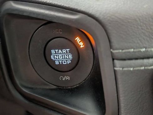 Used 2024 Jeep Gladiator Mojave AWD/4WD image 23