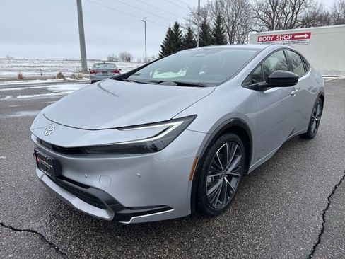 Used 2025 Toyota Prius XLE image 5