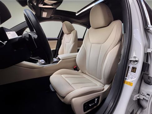 Used 2021 BMW 330i Sedan w/ Convenience Package image 9