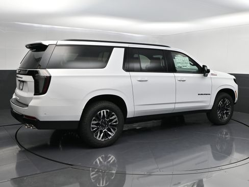 New 2026 Chevrolet Suburban Z71 w/ Z71 Off-Road Package AWD/4WD image 7