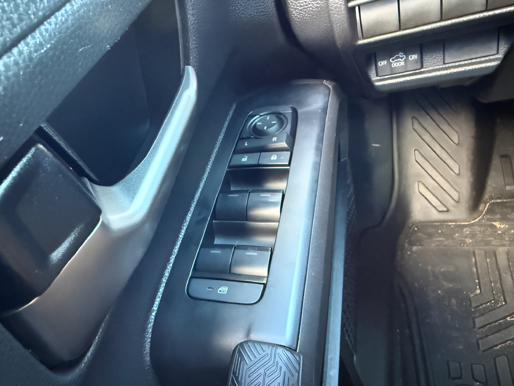Used 2025 Toyota Tacoma TRD Off-Road AWD/4WD image 19