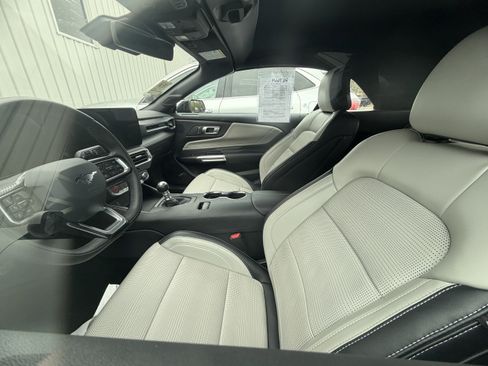 Used 2025 Ford Mustang GT Premium image 9