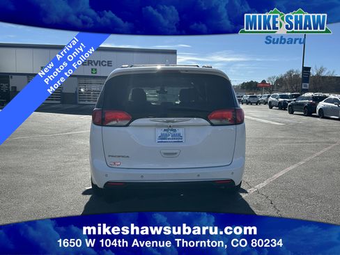 Used 2017 Chrysler Pacifica Touring-L image 21