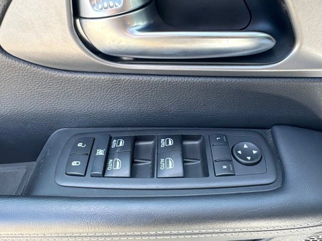 Used 2025 Chrysler Pacifica Select FWD image 9