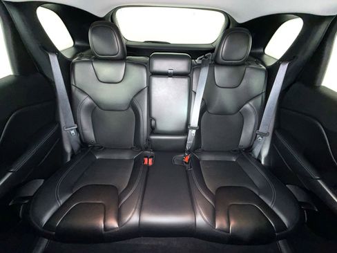 Used 2019 Jeep Cherokee Latitude Plus w/ Cold Weather Group AWD/4WD image 23