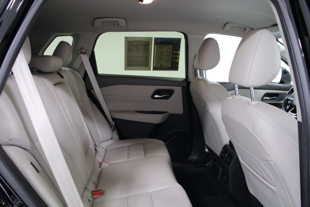 Used 2024 Nissan Rogue SL FWD image 29