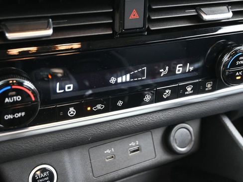 Used 2021 Nissan Rogue SV w/ Premium Package image 16