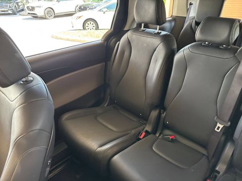 Used 2026 Kia Carnival FWD image 41