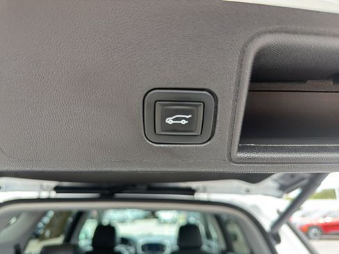 Used 2019 GMC Terrain SLT w/ Preferred Package FWD image 9