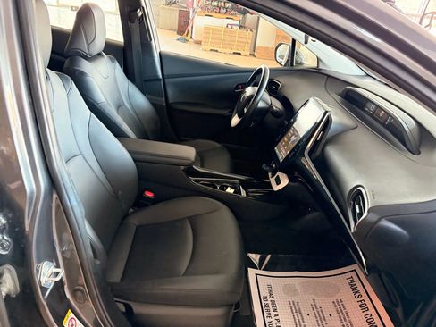 Used 2017 Toyota Prius Prime Premium image 18