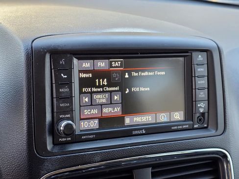 Used 2019 Dodge Grand Caravan SE w/ UConnect Hands-Free Group image 16