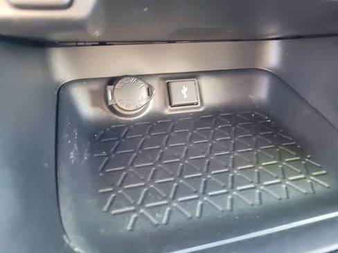 Used 2022 Toyota RAV4 XLE w/ Convenience Package FWD image 17