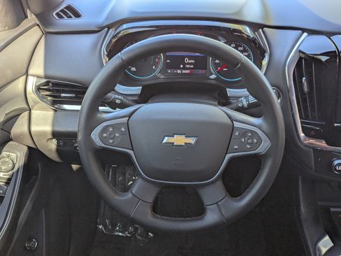 Used 2023 Chevrolet Traverse LT image 16
