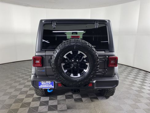 Used 2025 Jeep Wrangler Rubicon w/ Convenience Group image 8