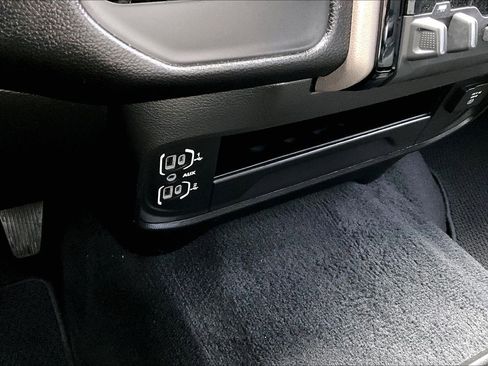 Used 2024 RAM 2500 Laramie AWD/4WD image 16