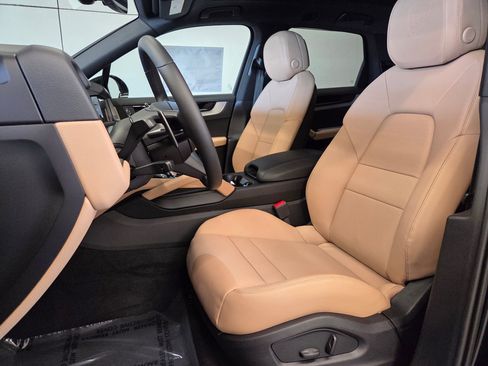 New 2026 Porsche Cayenne AWD/4WD image 5