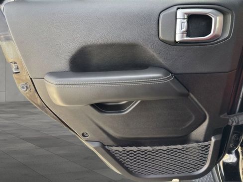 Used 2022 Jeep Gladiator Overland image 27