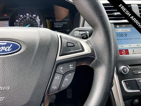 Used 2018 Ford Fusion SE w/ Fusion SE Technology Package FWD image 14
