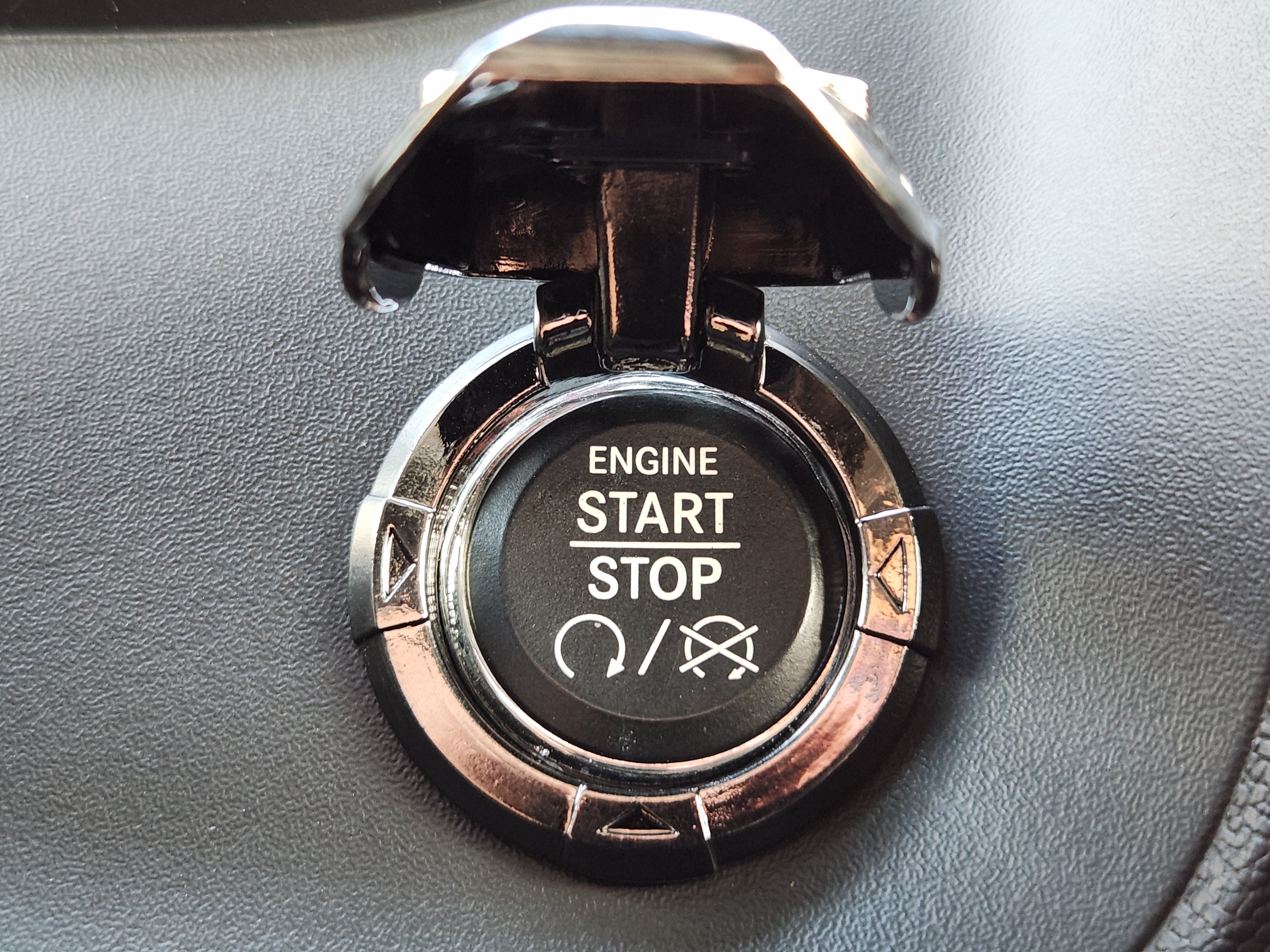 Used 2013 Dodge Challenger R/T RWD image 22