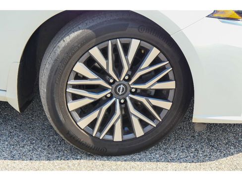 Used 2023 Nissan Altima 2.5 SV w/ SV Premium Package image 32