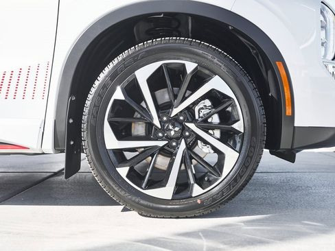 Used 2024 Mitsubishi Outlander Ralliart image 10