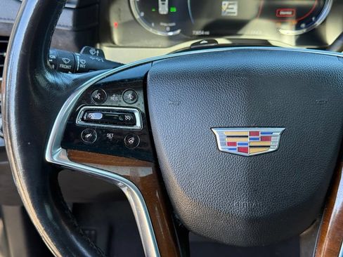 Used 2019 Cadillac Escalade Luxury AWD/4WD image 15