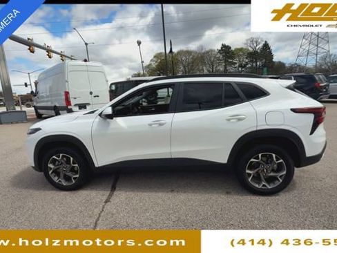 Certified 2025 Chevrolet Trax LT w/ Driver Confidence Package image 5