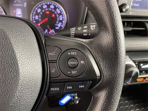 Used 2021 Toyota RAV4 LE image 14