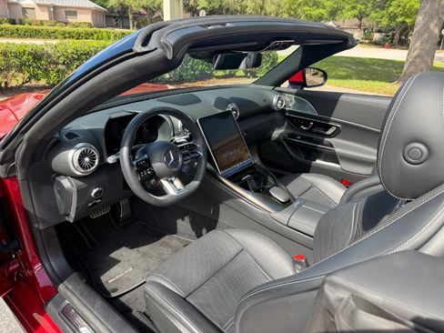 Used 2024 Mercedes-Benz SL 43 AMG image 22