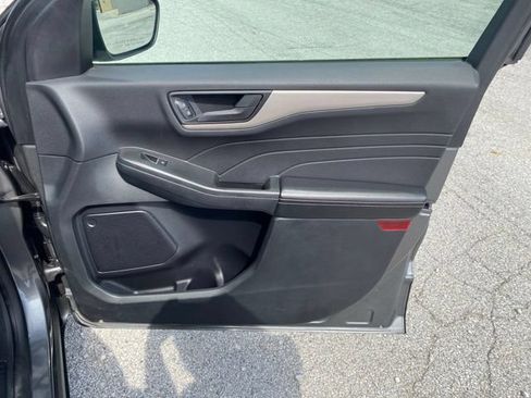 Used 2022 Ford Escape SE w/ SE Sport Appearance Package AWD/4WD image 17