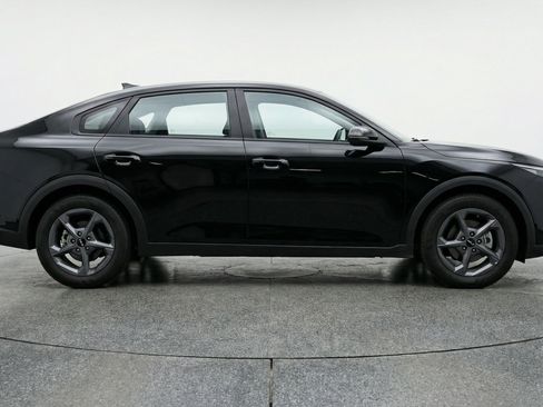 Used 2025 Kia K4 LXS image 11