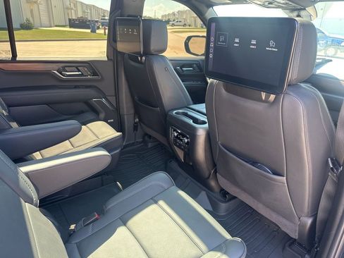 Used 2025 GMC Yukon Denali w/ Denali Reserve Package AWD/4WD image 47