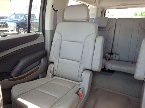 Used 2019 Chevrolet Suburban Premier AWD/4WD image 13