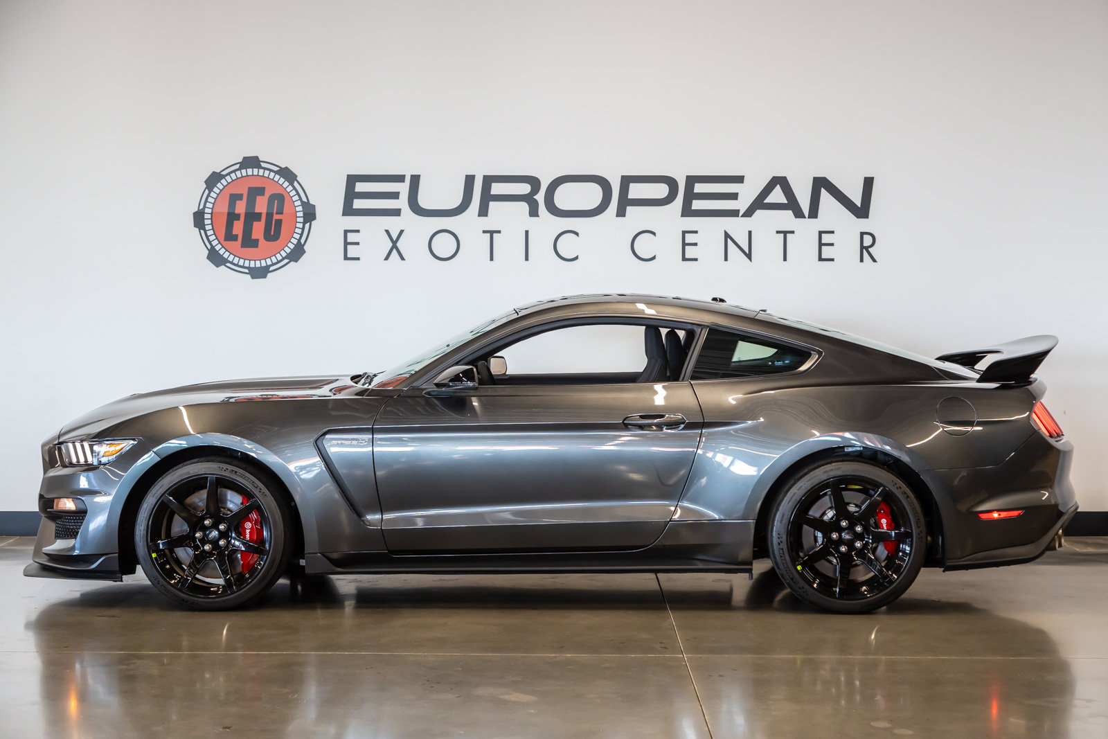 Used 2019 Ford Mustang Shelby GT350R w/ GT350R Equipment Group 920A RWD image 7