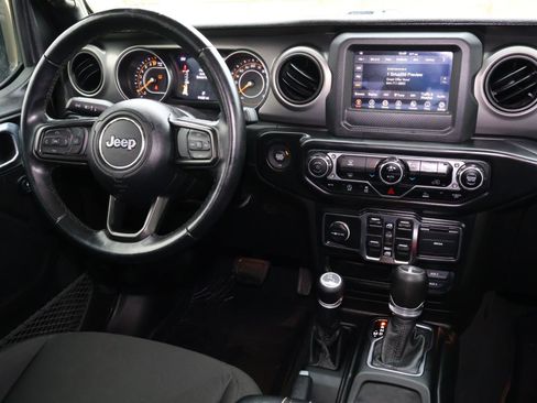 Used 2021 Jeep Gladiator Willys image 12