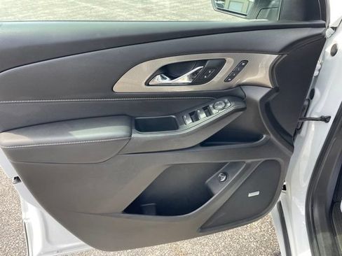 Used 2022 Chevrolet Traverse Premier AWD/4WD image 9