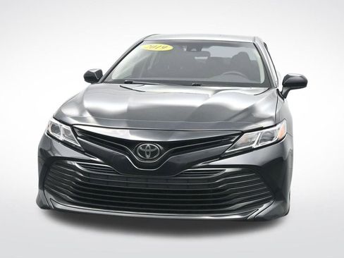 Used 2019 Toyota Camry LE image 2