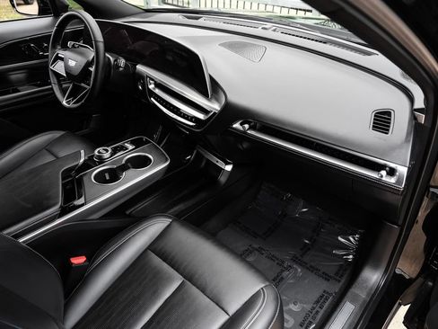 Used 2024 Cadillac Lyriq Luxury RWD image 9