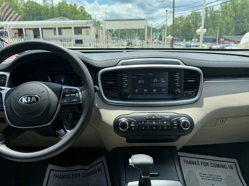 Used 2019 Kia Sorento LX image 30