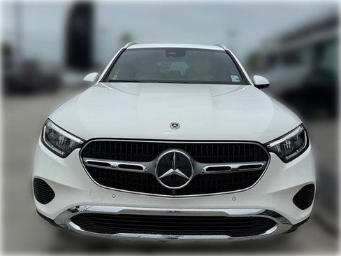 Used 2025 Mercedes-Benz GLC 300 image 2