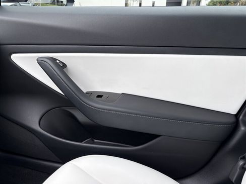 Used 2018 Tesla Model 3 Mid Range image 24