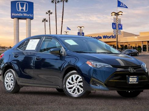 Used 2018 Toyota Corolla LE FWD image 2