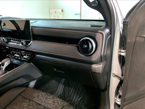 Used 2024 Chevrolet Colorado Z71 w/ Z71 Convenience Package 2 image 13