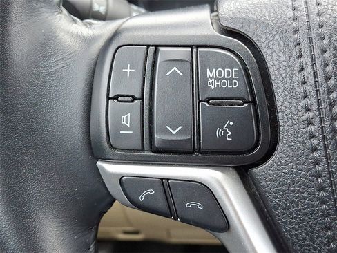 Used 2019 Toyota Highlander Limited image 23