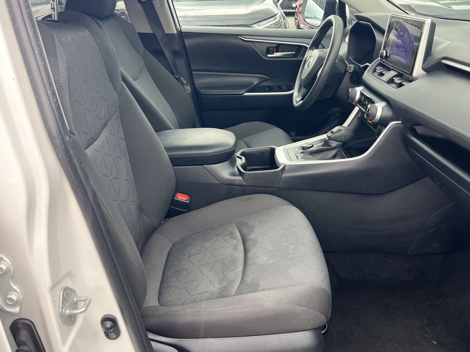 Used 2025 Toyota RAV4 XLE AWD/4WD image 28
