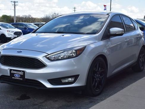 Used 2016 Ford Focus SE w/ Equipment Group 201A FWD image 12