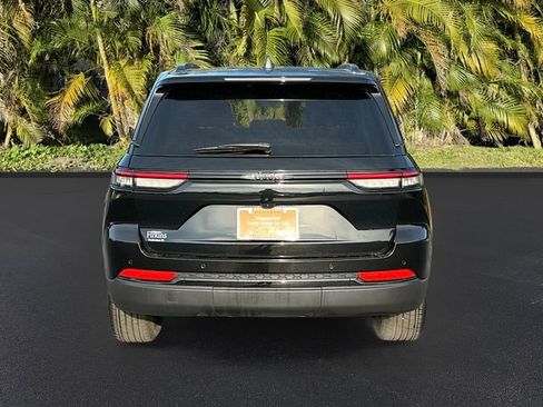 Used 2025 Jeep Grand Cherokee Altitude RWD image 7