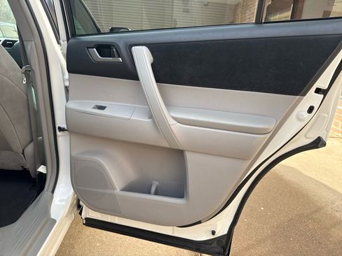 Used 2011 Toyota Highlander 2WD image 27