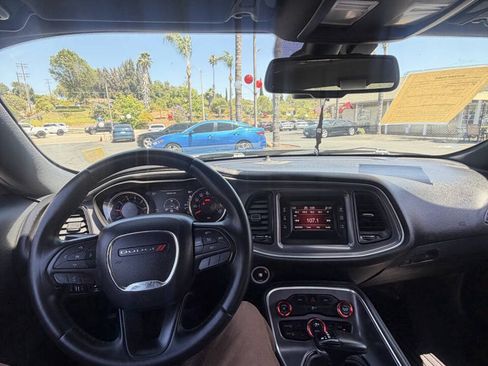 Used 2016 Dodge Challenger SXT RWD image 9