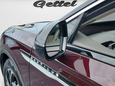 Used 2024 Lincoln Nautilus Premier AWD/4WD image 27